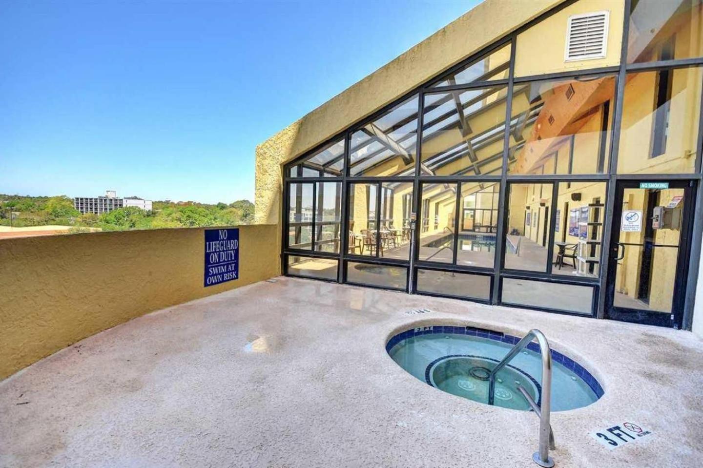 Oversized Ocean View Queen Suite With Beautiful Fireplace And Accents - Sleeps 4 Guests! Myrtle Beach Camera foto