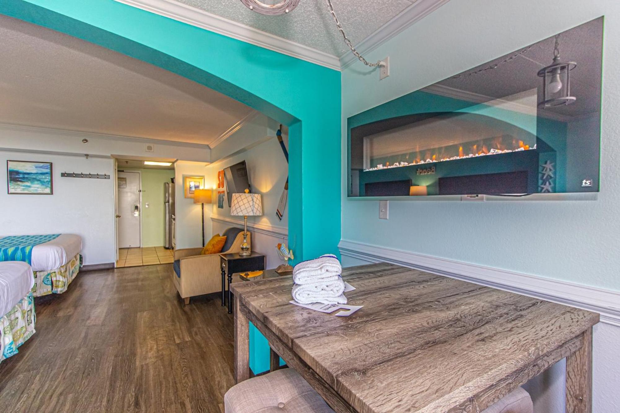 Oversized Ocean View Queen Suite With Beautiful Fireplace And Accents - Sleeps 4 Guests! Myrtle Beach Camera foto