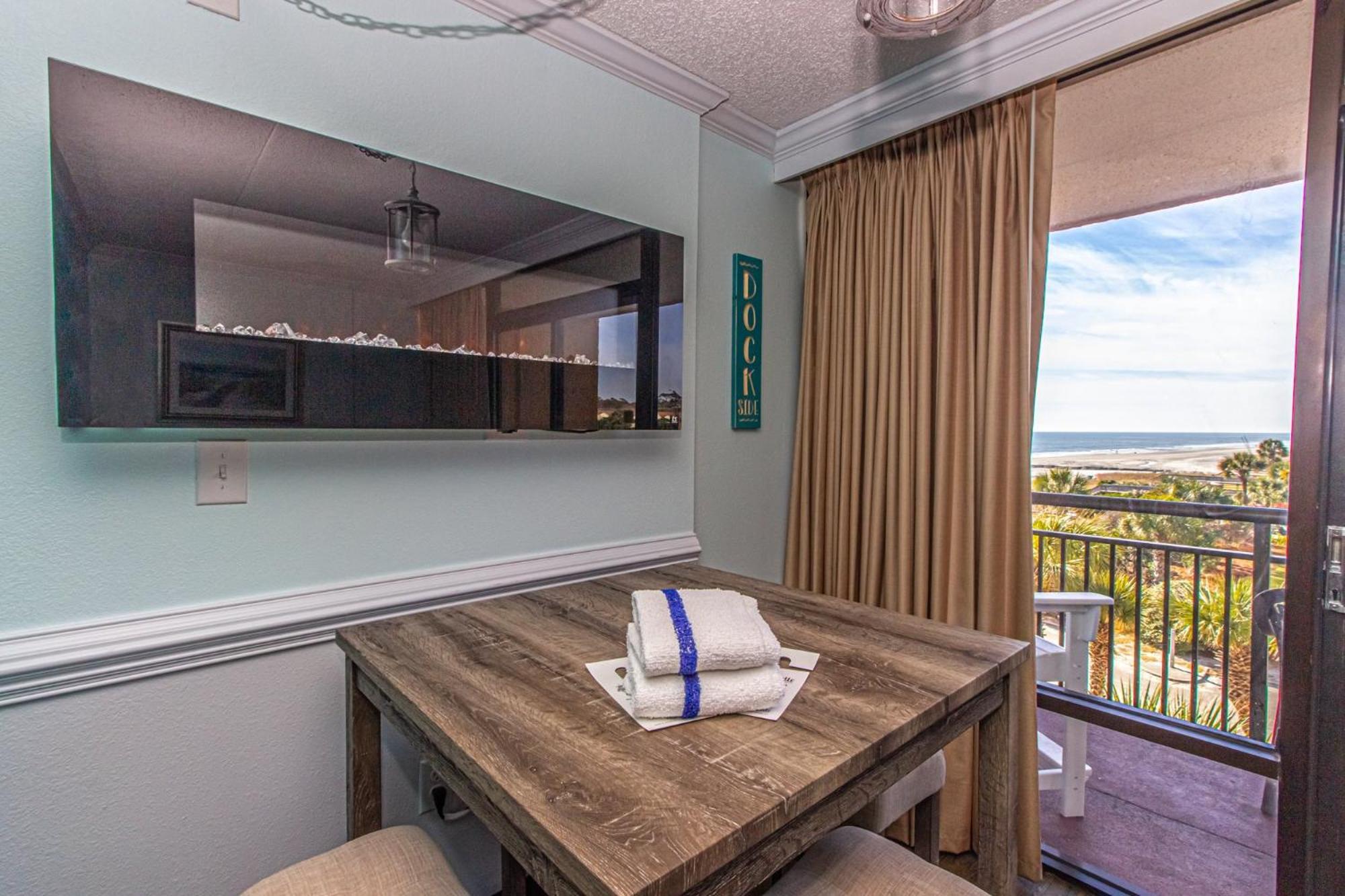 Oversized Ocean View Queen Suite With Beautiful Fireplace And Accents - Sleeps 4 Guests! Myrtle Beach Camera foto